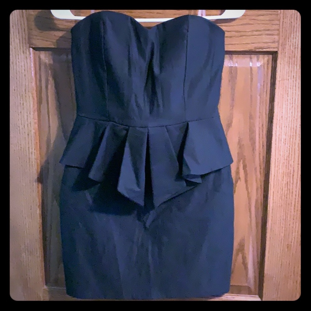 Manito Strapless Peplum Medium Dress Black